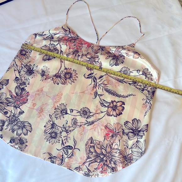 🌸 Victoria Secret Sleep Wear Shorts Set 🌸 - Picture 3 of 10